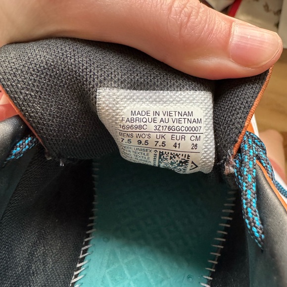 Converse Bronze Colored Sneakers - Picture 4 of 4